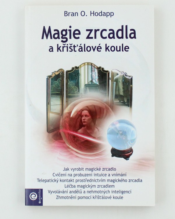 Magie zrcadla a křišťálové koule